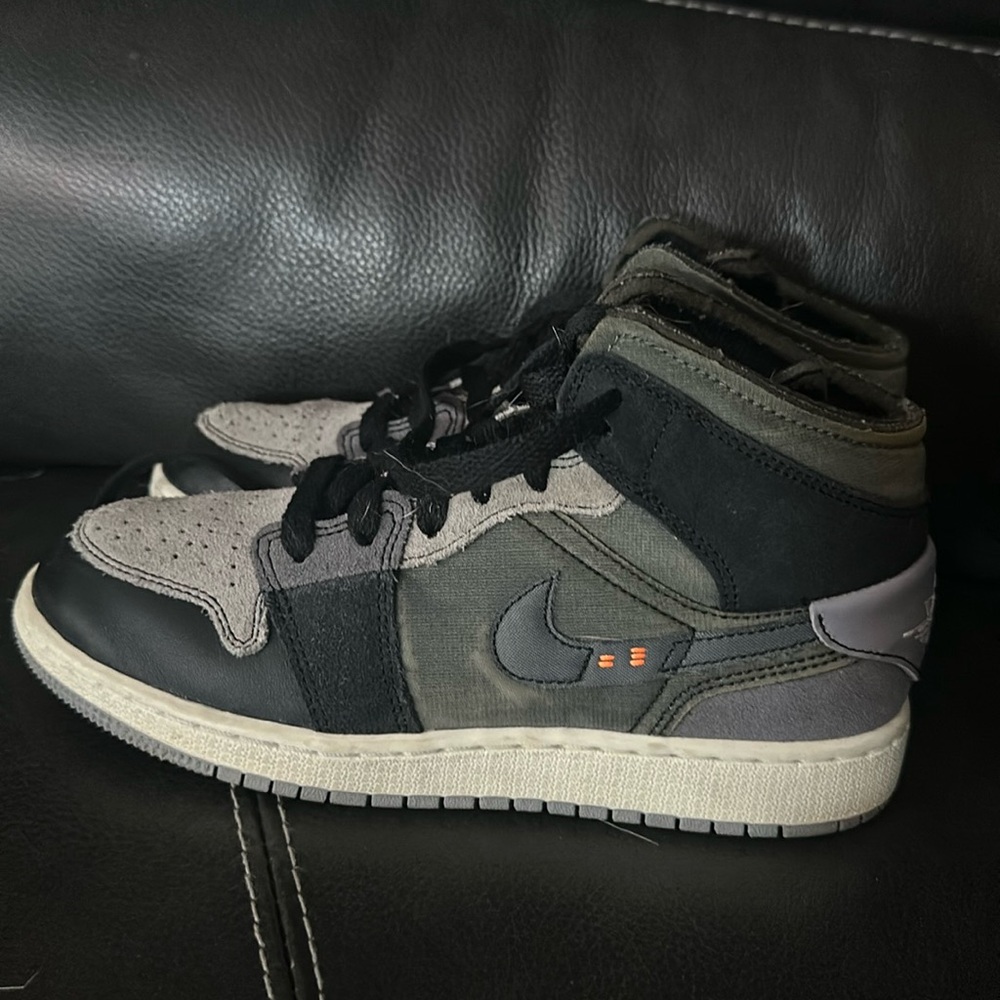Jordan one sneakers size 4.5